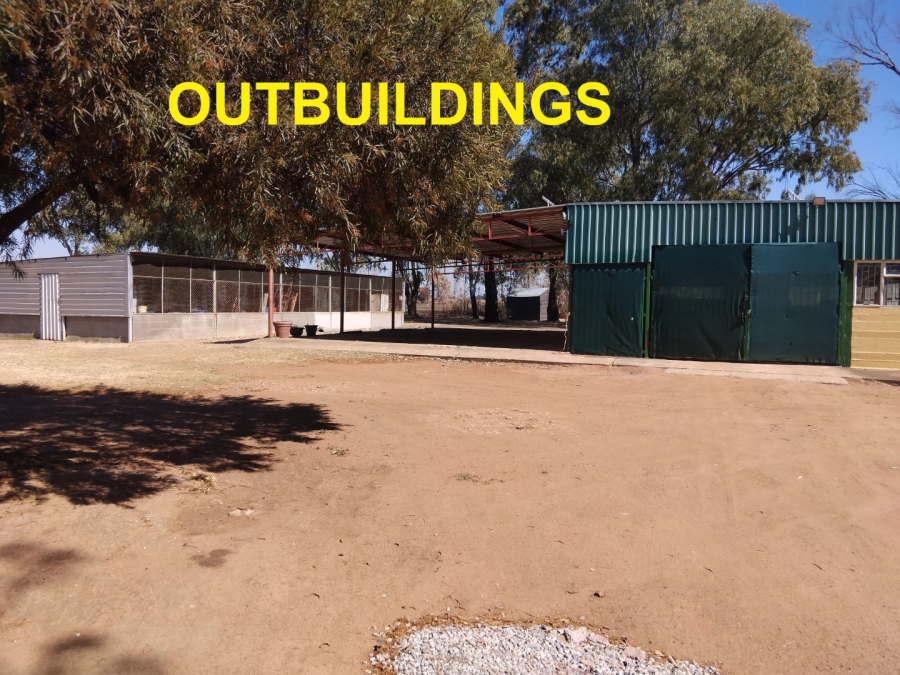Commercial Property for Sale in Agricultural Holding 400 North West